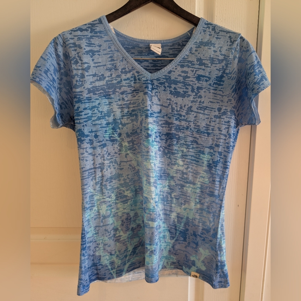 333 - The North Face Blue Patterned Short Sleeve Tee